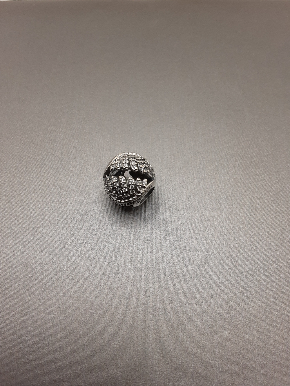 Authentic Pandora Majestic Feathers Openwork Charm - EUC